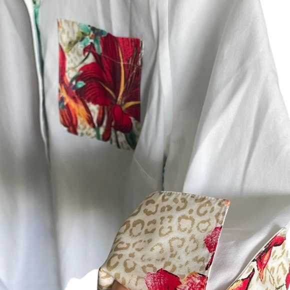 - CHICO’S NO-IRON Tropical Pleat-Back Shirt Size 2 Chico’s Size, US medium - Picture 10 of 10